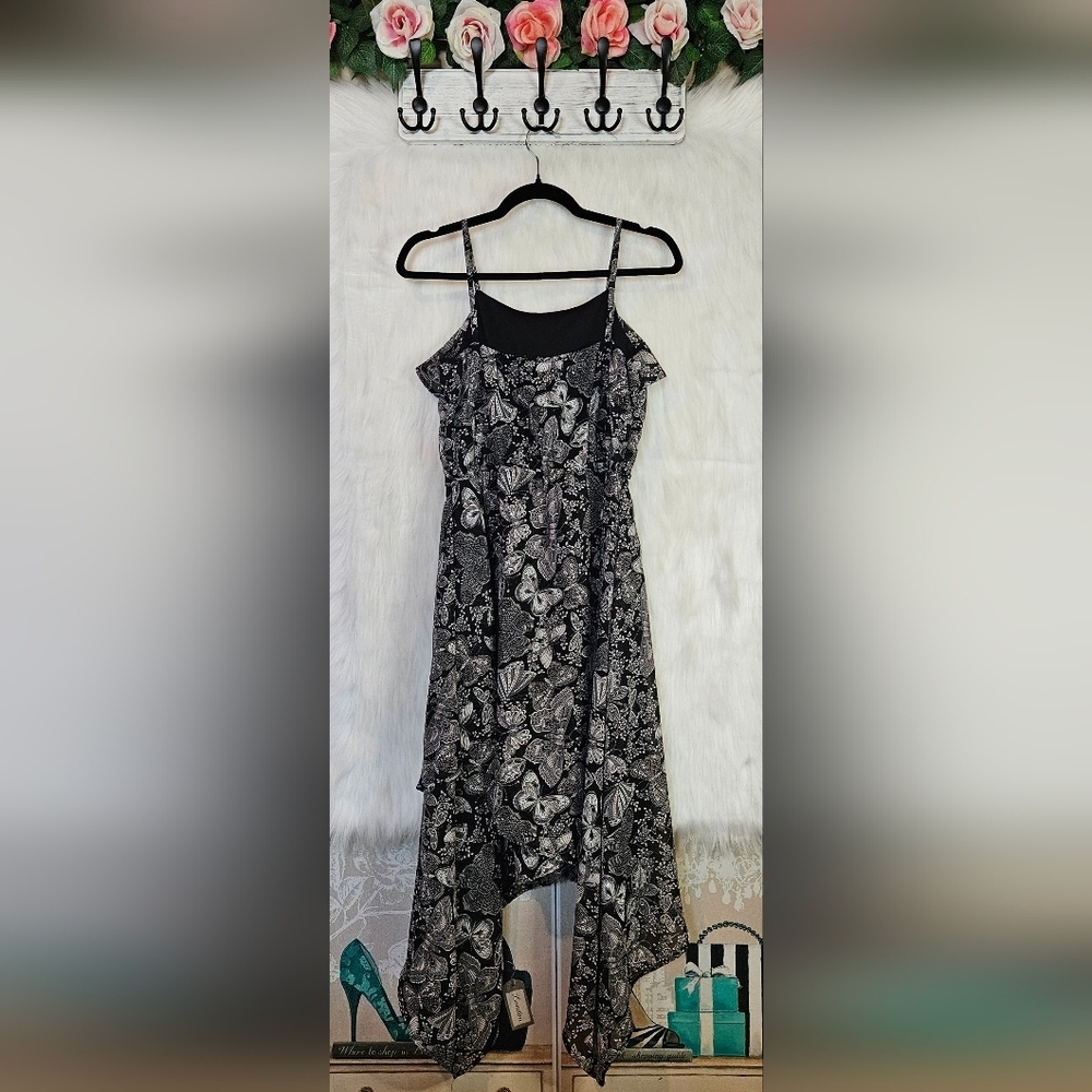 Place Classic Ruffled B&W Floral High-Low Dress - Picture 4 of 6